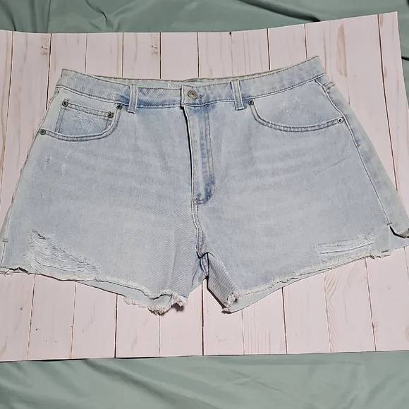 No Boundaries Blue Jean Shorts Distressed Light Wash - Picture 1 of 8